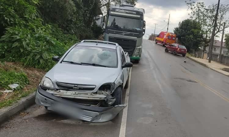 Colisão entre dois carros deixa jovem ferido no bairro Brasília