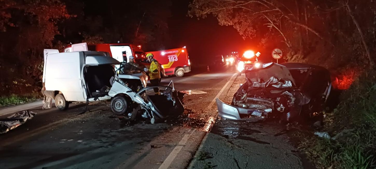 Colisão frontal deixa um morto e dois feridos graves na SC-350 em Aurora