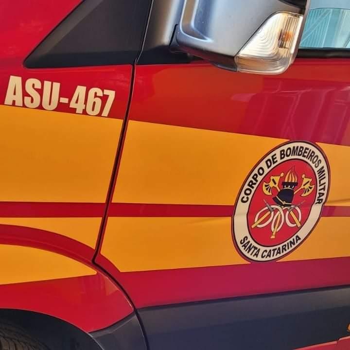 Homem é atingido por árvore e fica em estado crítico em Videira