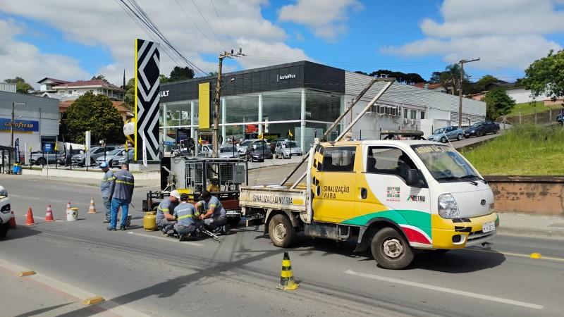 Antônio Kaesemodel recebe faixas de redução de velocidade