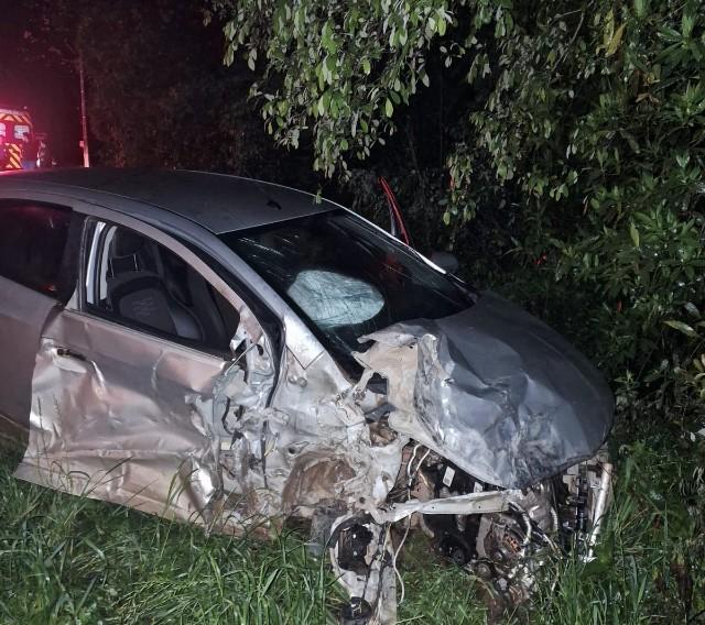 Colisão entre carreta e carro deixa homem ferido na BR-280, em Irineópolis