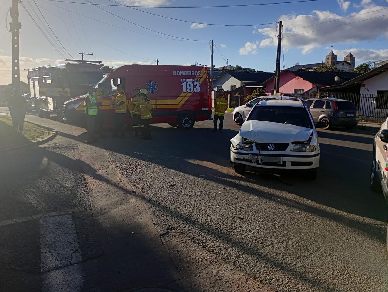 Colisão entre dois veículos mobiliza Bombeiros em Rio Negrinho