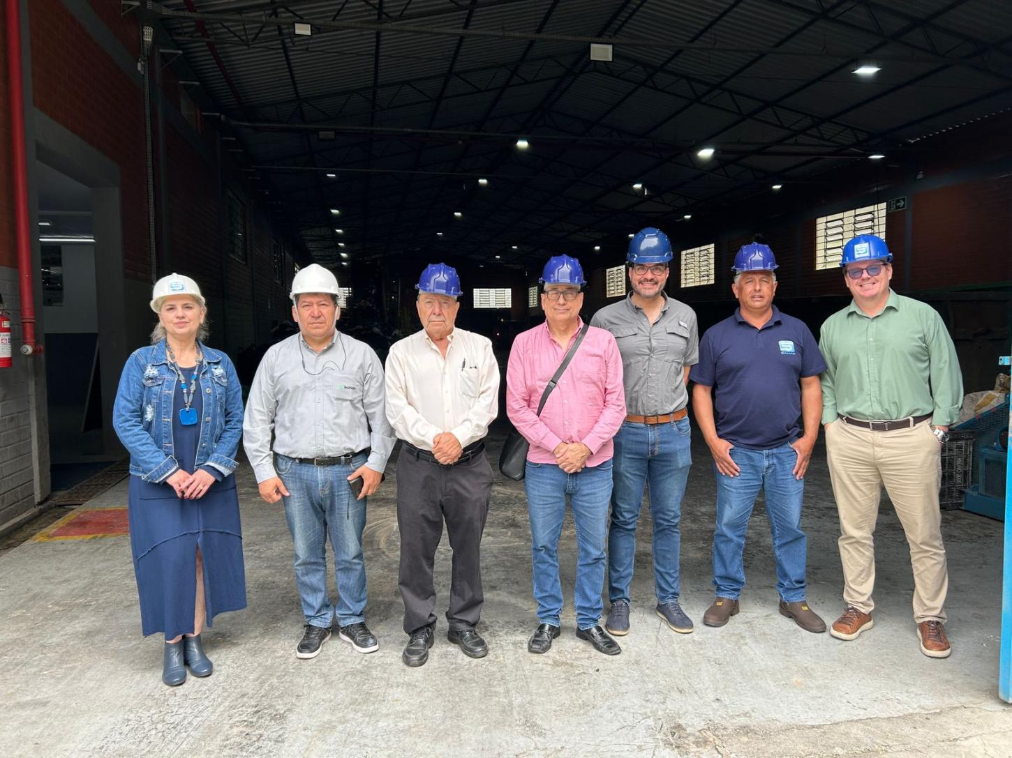 Empresários da Bolívia visitam Usina de Processamento de Resíduos do SAMAE