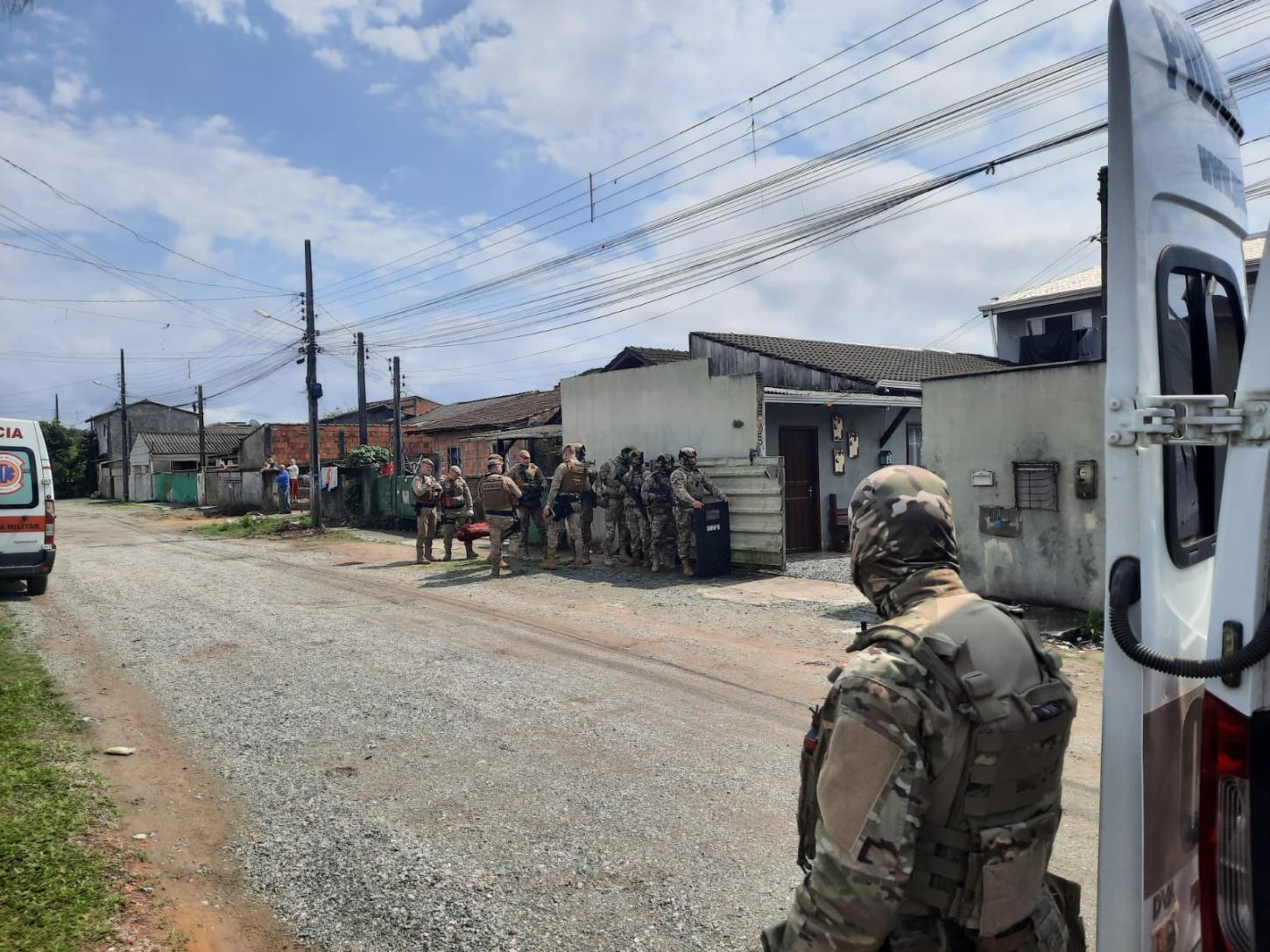 Homem é preso após manter a companheira por 7 horas com faca no pescoço em Joinville