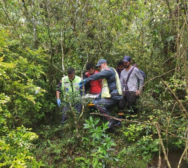 Idoso de 81 anos é resgatado com vida após se perder na mata em Urubici