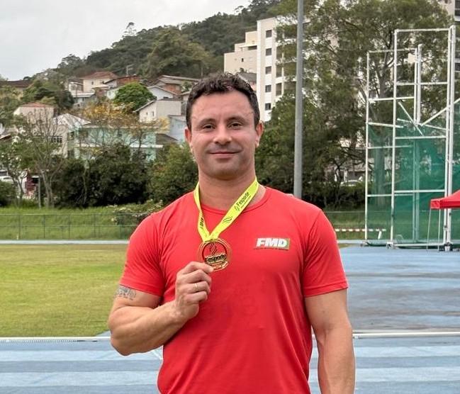 Lucas Azevedo conquista ouro nos 100m rasos da Taça Santa Catarina
