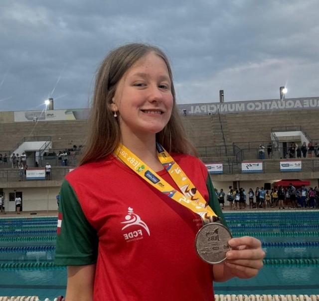 MARIA FERNANDA LINZMEYER CONQUISTA A PRATA COM A SELEÇÃO CATARINENSE