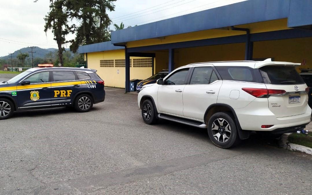 Picape furtada e que circulava clonada é recuperada em Joinville