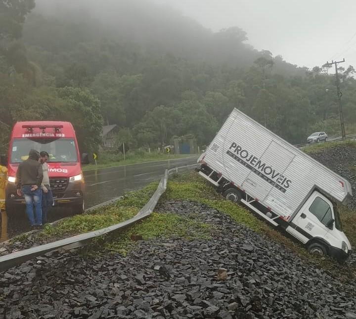 Saida de pista na localidade do Rio Mandioca em São Bento do Sul