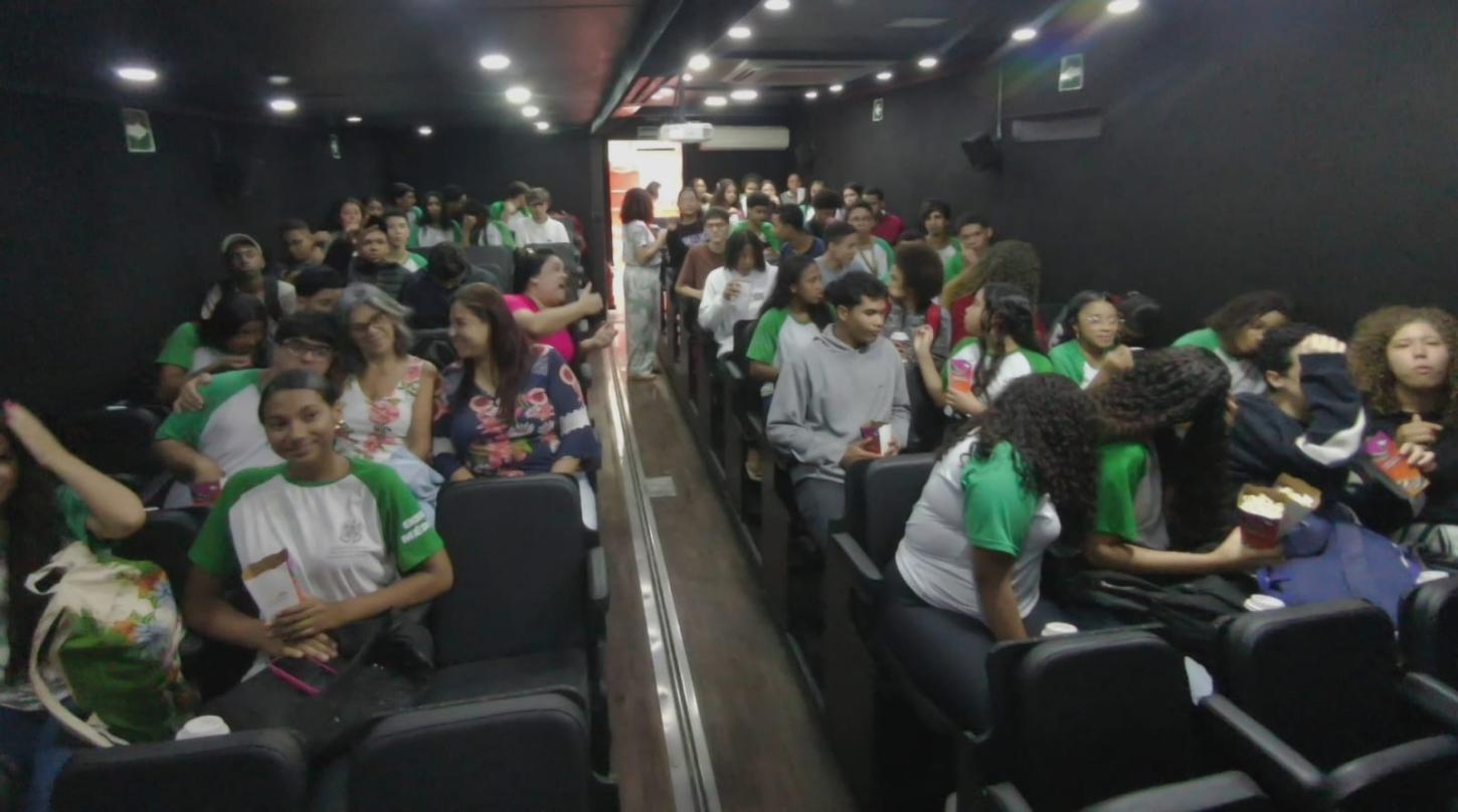 Carreta que vira cinema promete encantar comunidades de Joinville, São Francisco do Sul e São Bento do Sul