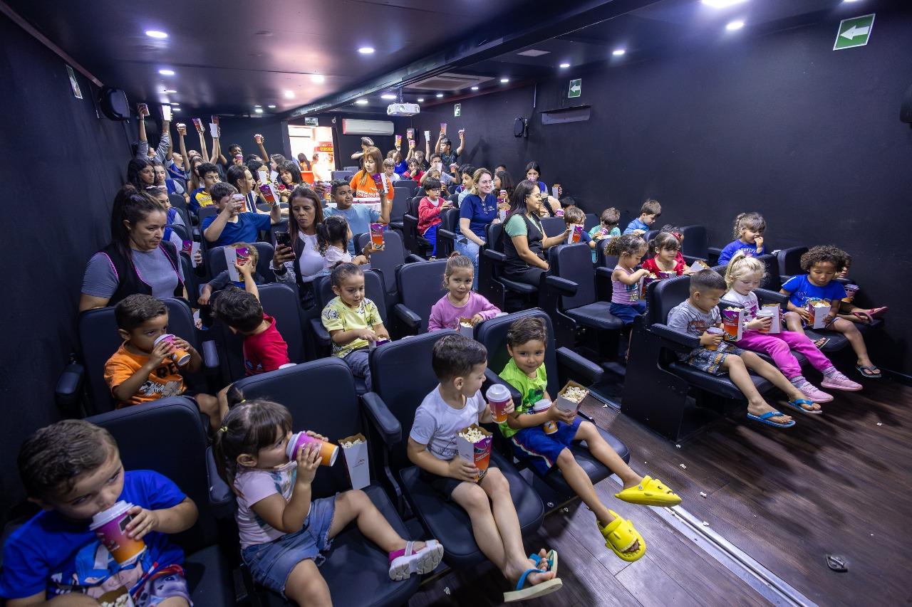 Cinema a bordo de caminhão chega a São Bento do Sul