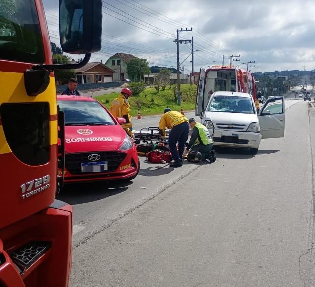 Motociclista fica ferido em colisão com carro na BR-280, em Rio Negrinho
