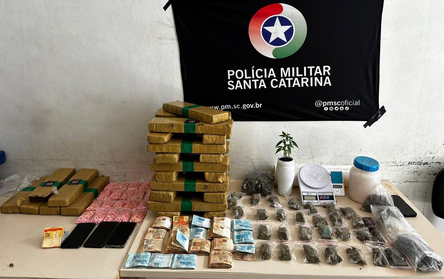 Mulheres presas com drogas que iriam para Canoinhas