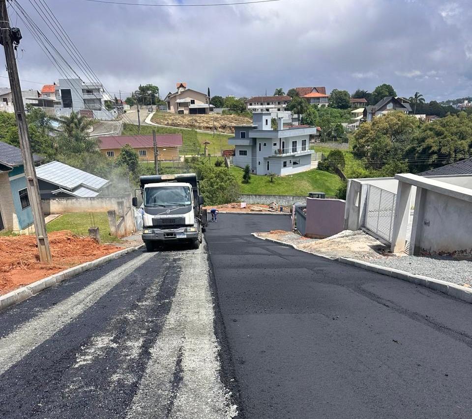Pavimentação asfáltica na Rua Afonso Kobs, no bairro Schramm