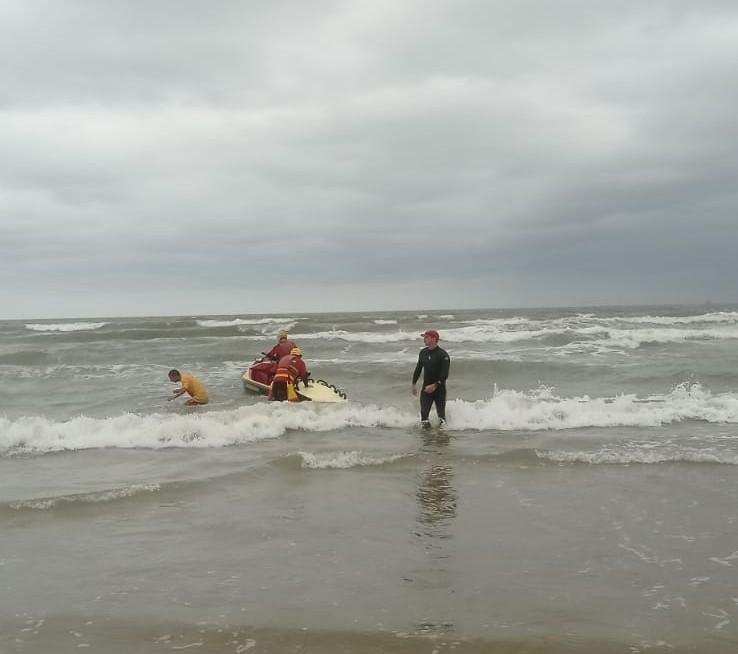 Seis pessoas se afogam e uma desaparece em Navegantes