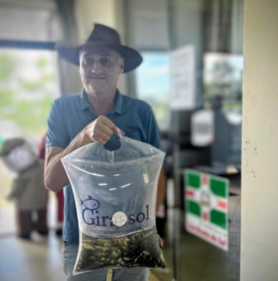 Agricultores recebem mais de 12 mil alevinos em São Bento do Sul