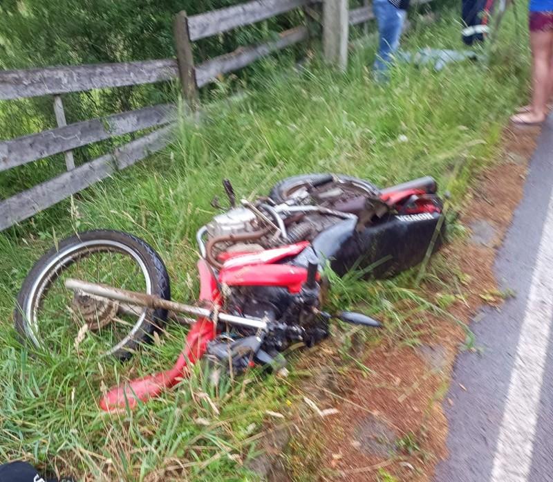 Acidente deixa jovem morto e adolescente ferido na entrada do Morro da Igreja, em Urubici