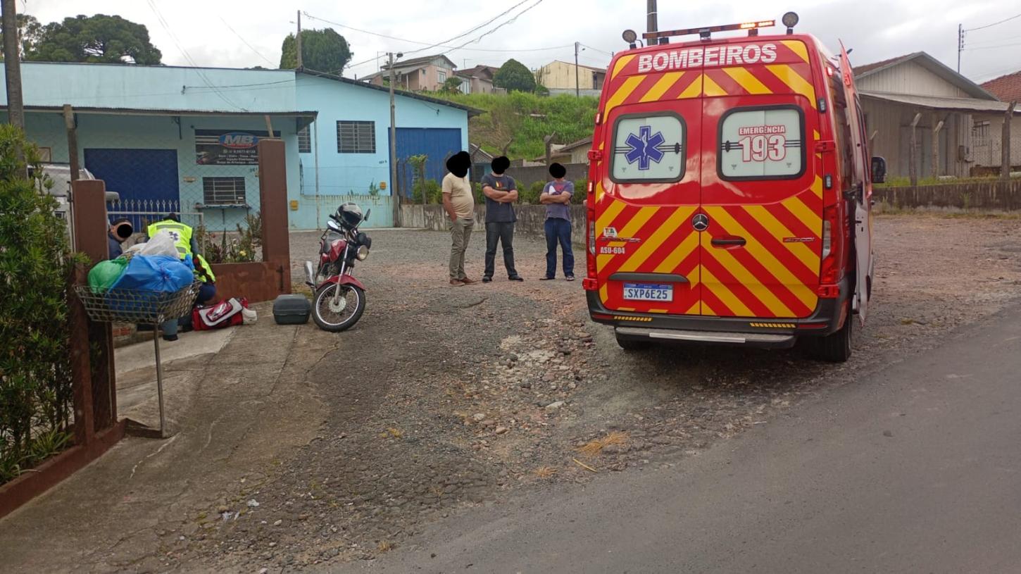 Motociclista fica ferido após queda na Rua Siegfried Roepke, em Oxford