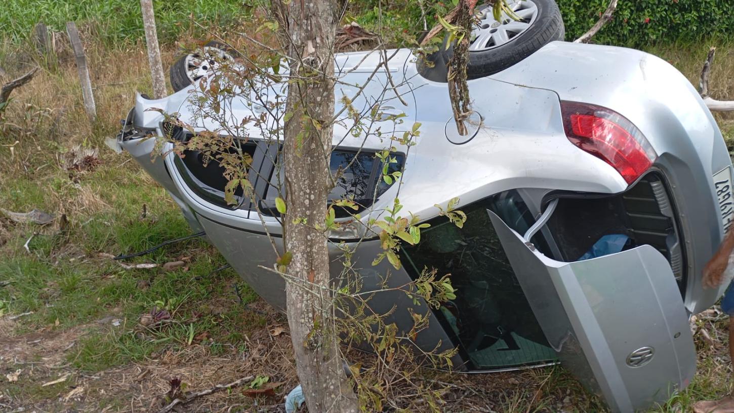 Saída de pista na SC-417 deixa mulher ferida em Garuva