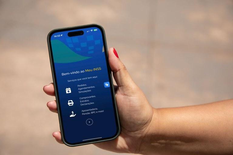 Trabalhadores começam a receber saldo retido no saque-aniversário