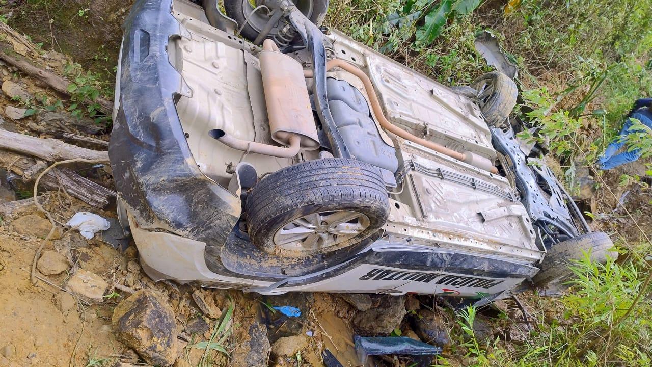 Viatura da PM cai em ribanceira durante deslocamento para atender roubo em Presidente Getúlio