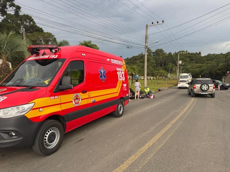 Acidente na estrada Fundão deixa dois feridos