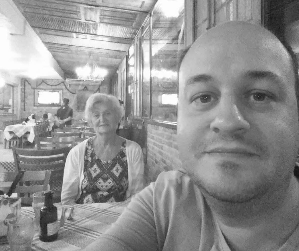 Advogado e mãe são encontrados mortos dentro de apartamento em Joinville