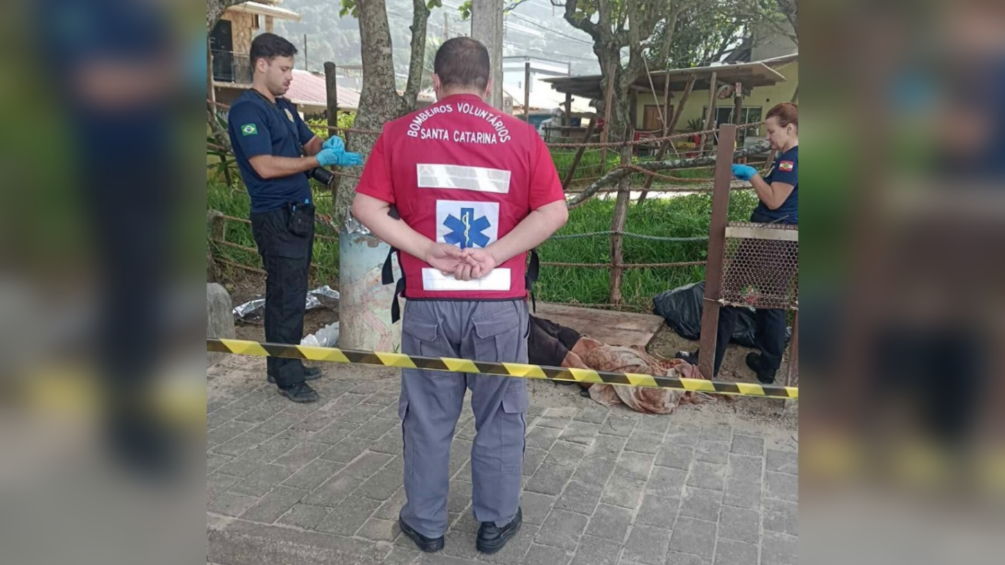 Ataque com golpes de machado deixa um morto e mulher ferida em Penha