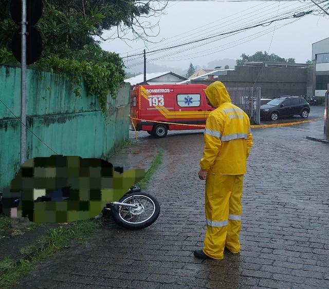 Jovem de 18 anos morre após colidir com cabo de alta tensão em Blumenau