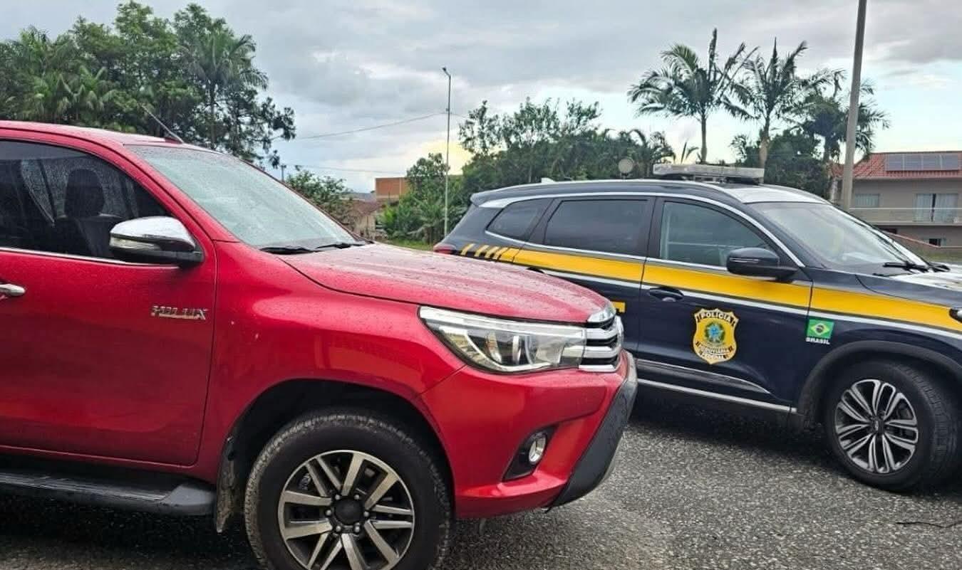 Picape furtada em Bombinhas é recuperada pela PRF na BR-101, em Joinville