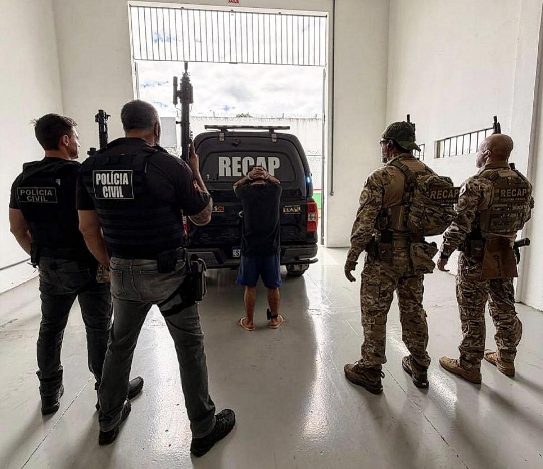 Polícia Penal e Polícia Civil cumprem dois mandados de prisão em São Bento do Sul