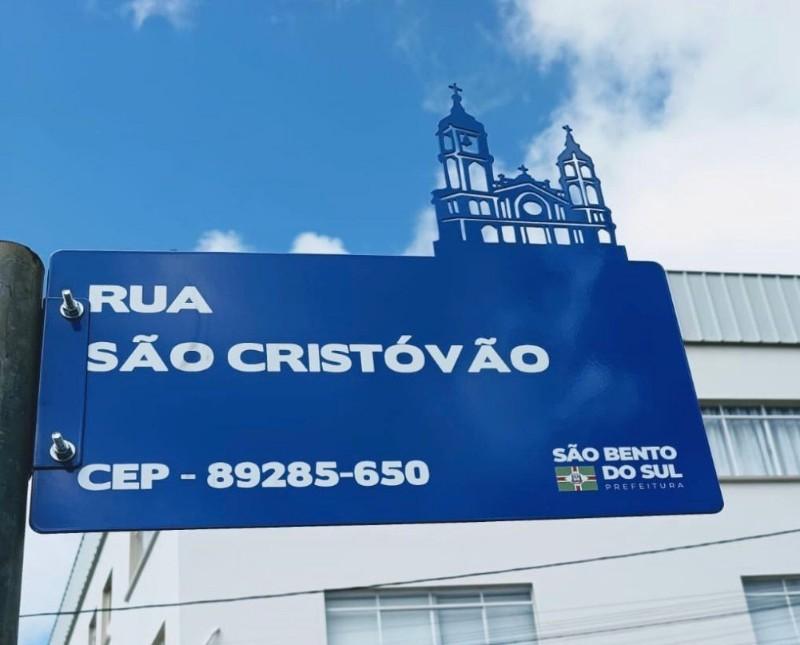 Prefeitura inicia substituição de placas de ruas com identidade visual dos bairros em São Bento do Sul