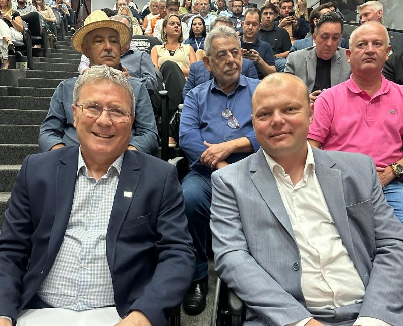 Tomazini e Caio eleitos presidentes daa AMUNESC e do CIM-AMUNESC