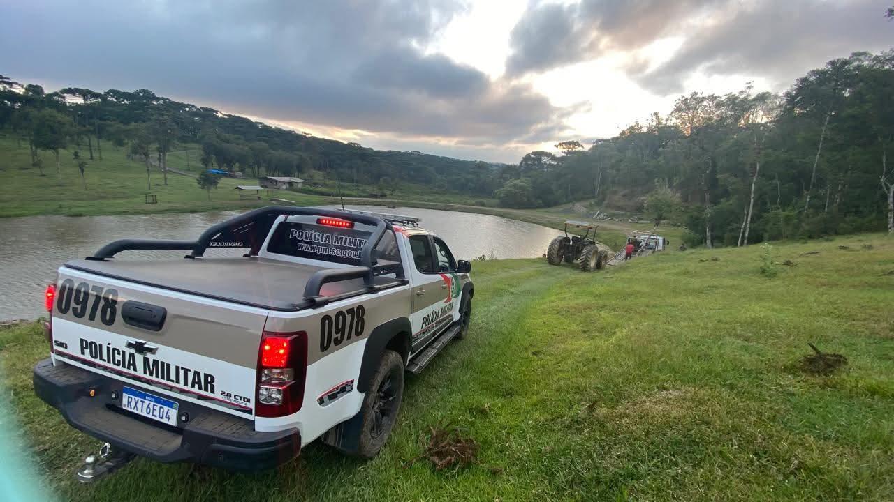 Trator com registro de furto é recuperado em Rio Negrinho