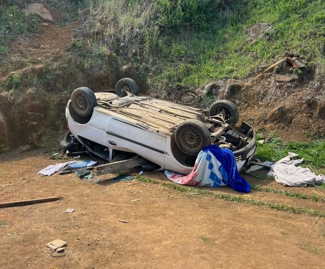 Capotamento deixa mulher ferida em Santa Cecília