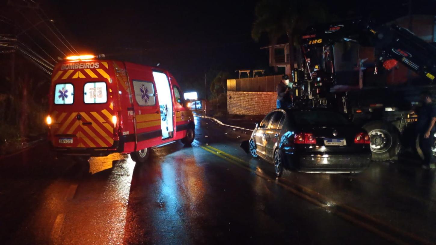Colisão entre carro e caminhão deixa duas mulheres feridas em São Bento do Sul