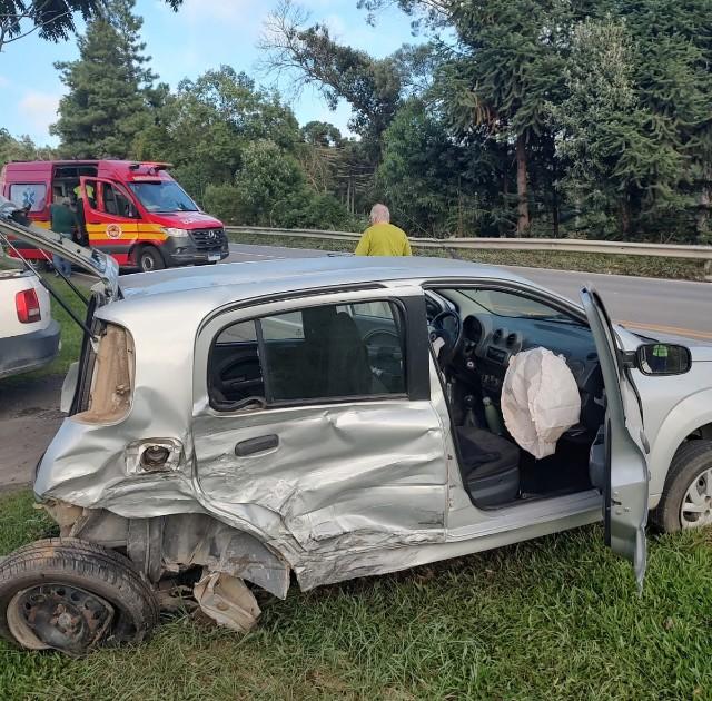 Colisão entre carros deixa dois feridos na SC-418, em Campo Alegre