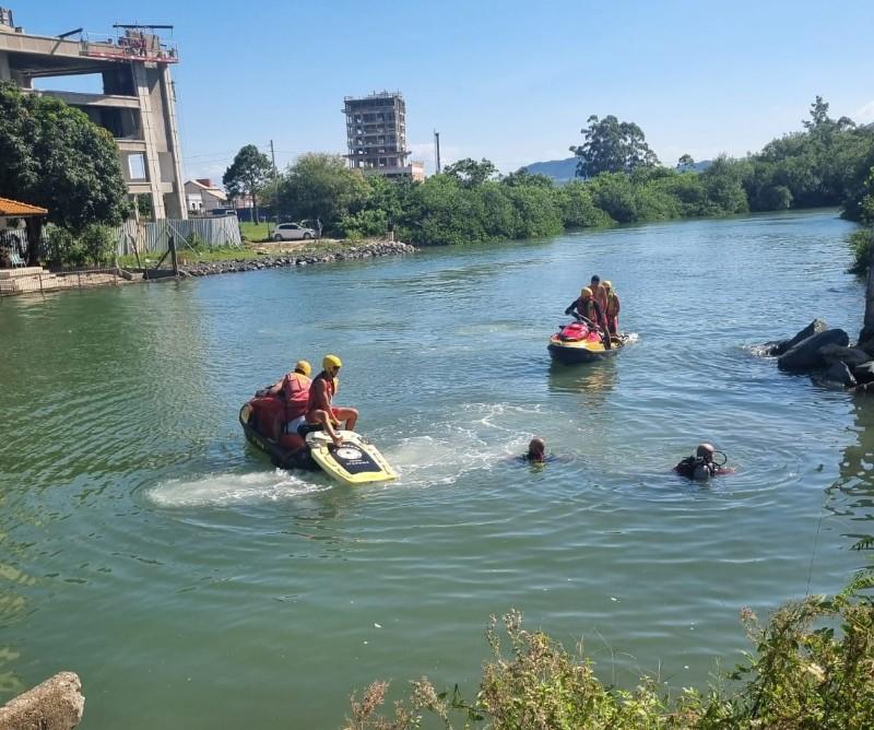 Corpo é localizado após operação de mergulho no Rio Perequê entre Itapema e Porto Belo