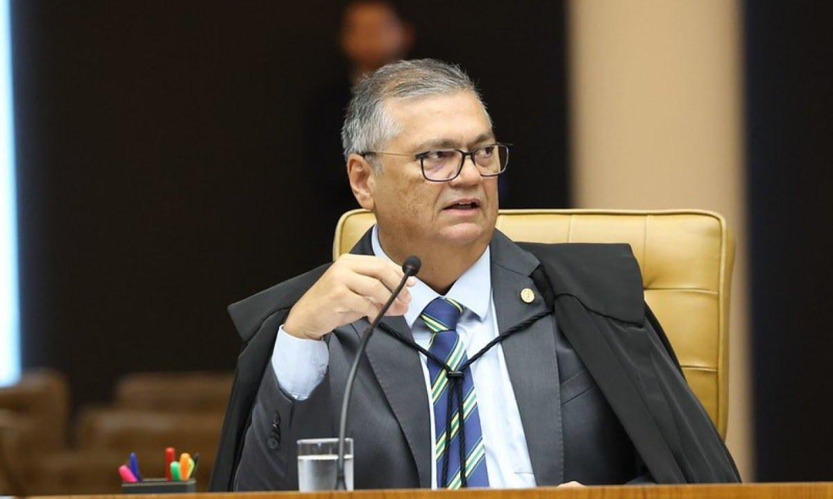 Flávio Dino suspende quebra de sigilo de Lulinha aprovada pela CPMI do INSS