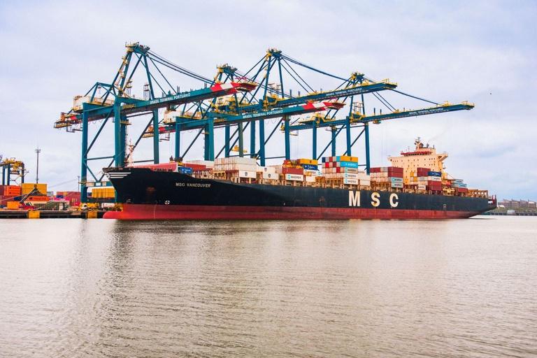 Governo do Brasil zera imposto de importação de quase mil itens