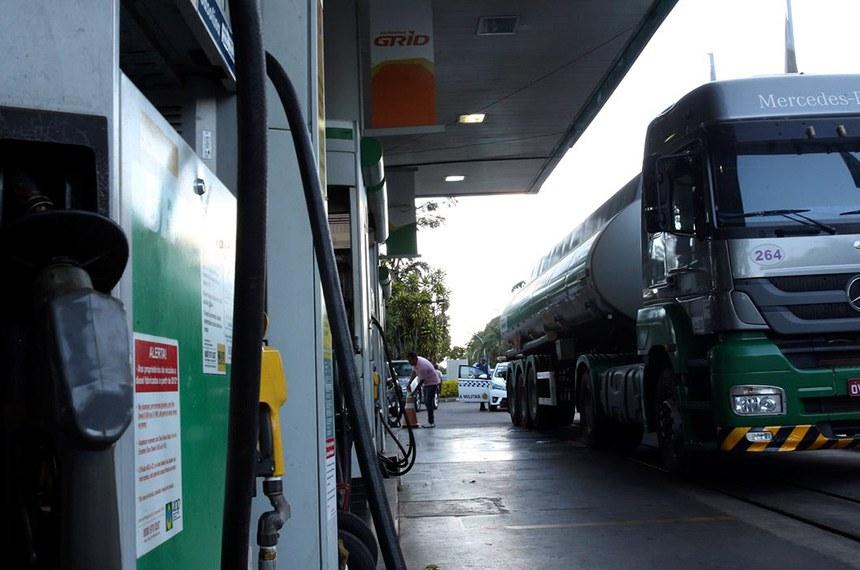 Governo edita MPs para baratear diesel e garantir piso do frete