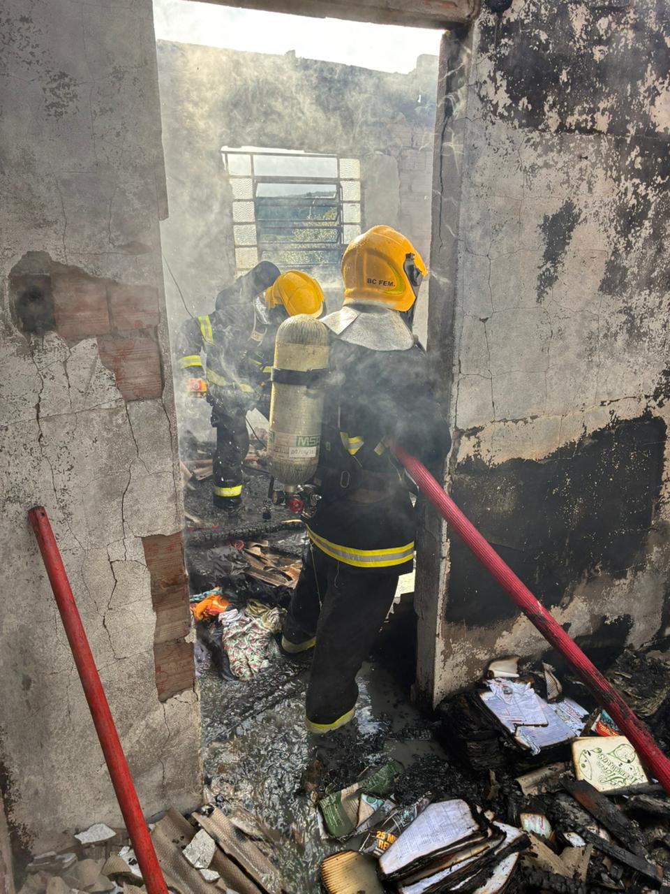Incêndio atinge residência no bairro Centenário em São Bento do Sul