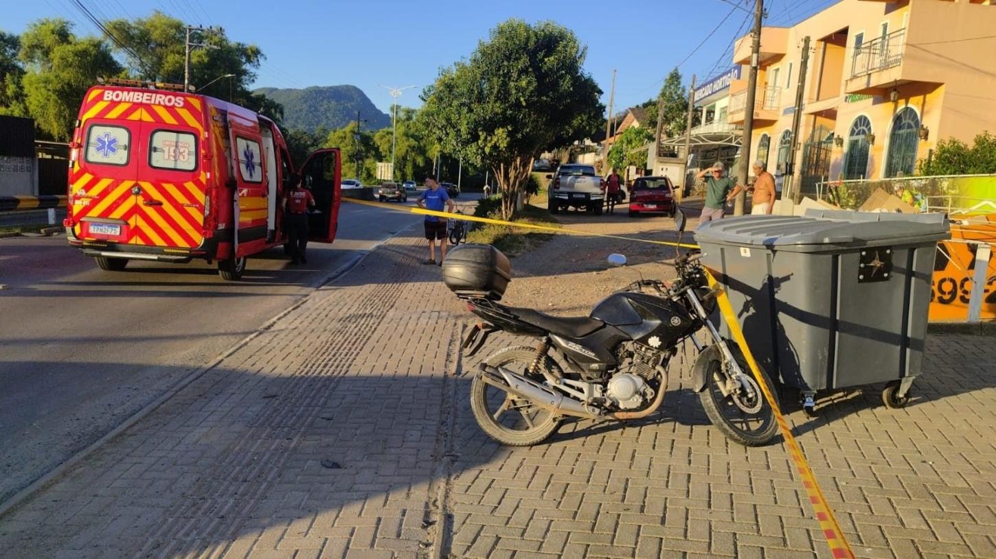 Motociclista de 63 anos morre após colidir contra poste em Rio do Sul