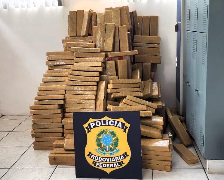*PRF intercepta carga de 657 quilos de maconha na BR 101 em Joinville