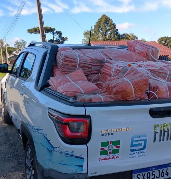SAMAE avança com entrega de sacos laranja em São Bento do Sul