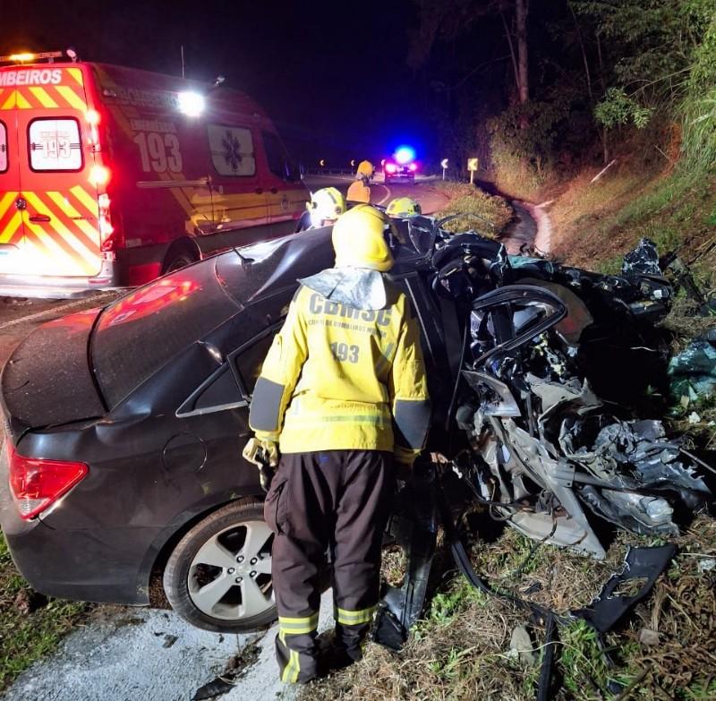 Acidente grave na BR-280 deixa um morto e ferido em São Bento do Sul