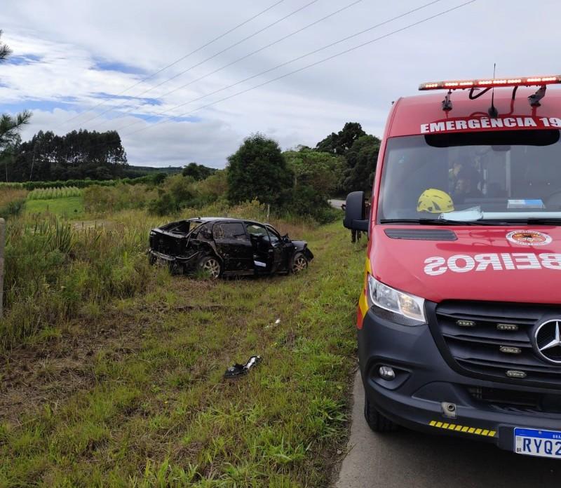 Capotamento na SC-477 deixa três feridos, incluindo duas crianças, em Itaiópolis