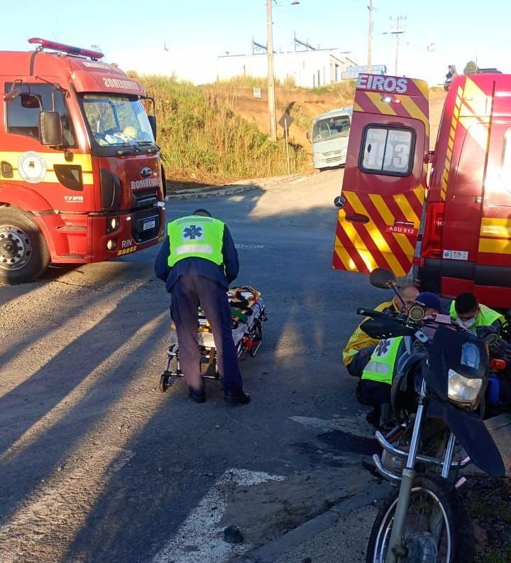 Colisão entre carro e moto deixa idoso ferido em Rio Negrinho
