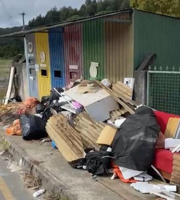 Descarte irregular de resíduos compromete a limpeza urbana em São Bento do Sul 