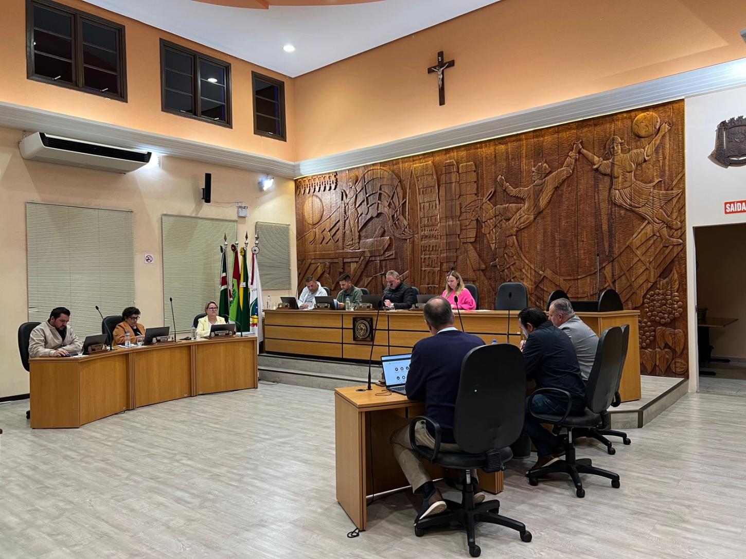 ​Educação e Saúde: Câmara de São Bento do Sul Aprova R$ 2 Milhões para Escolas e Unifica Cargos